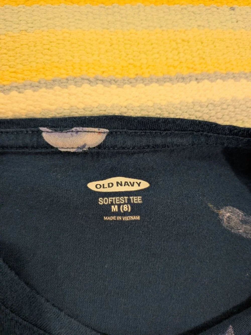 Old Navy Narwhal print Softest tee size M (8)